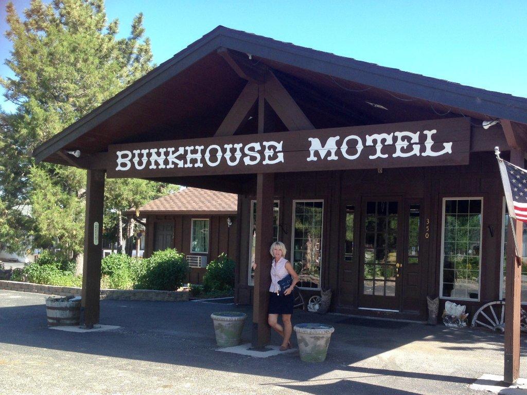 Bunkhouse Motel Guernsey Exterior foto