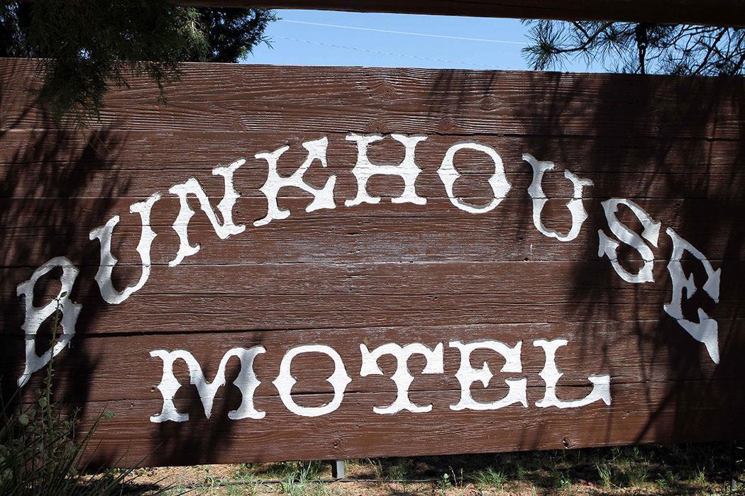 Bunkhouse Motel Guernsey Exterior foto